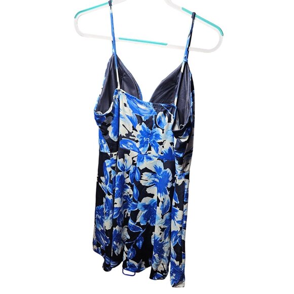 Blue & White Floral Fit & Flare Dress With Spaghetti Straps By Fashion To Figure - Picture 4 of 5